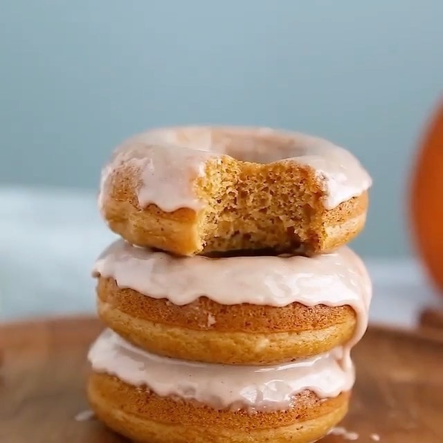Vegan Pumpkin Spice Doughnuts