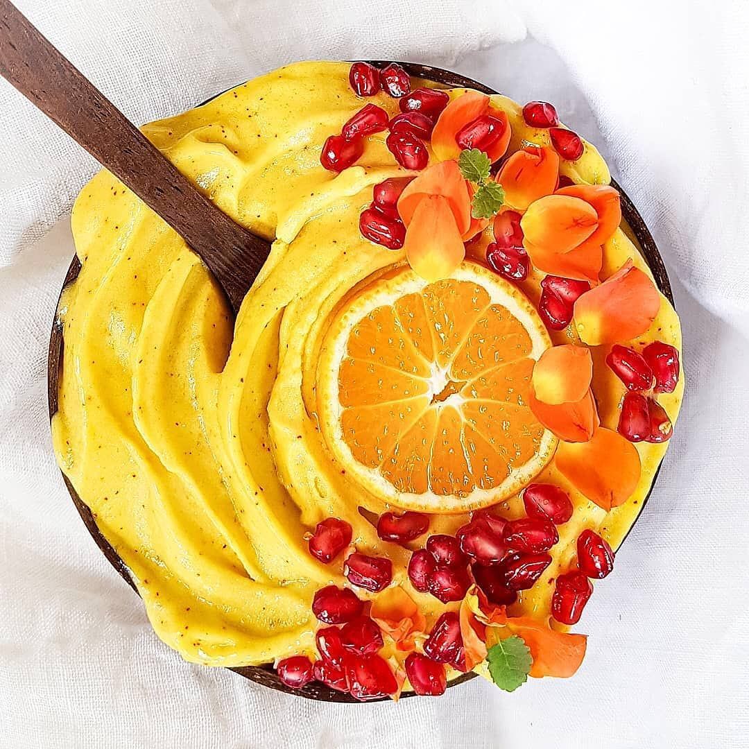 Vanilla Saffron Smoothie Bowl