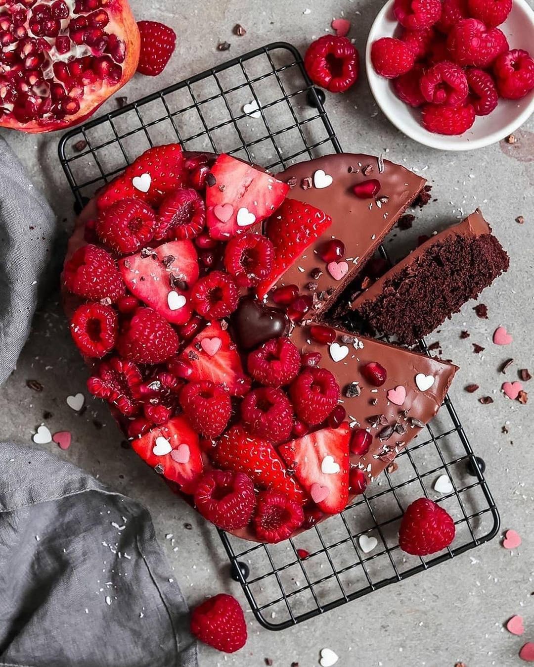 Lovely Chocolate Cake with Chocolate Frosting