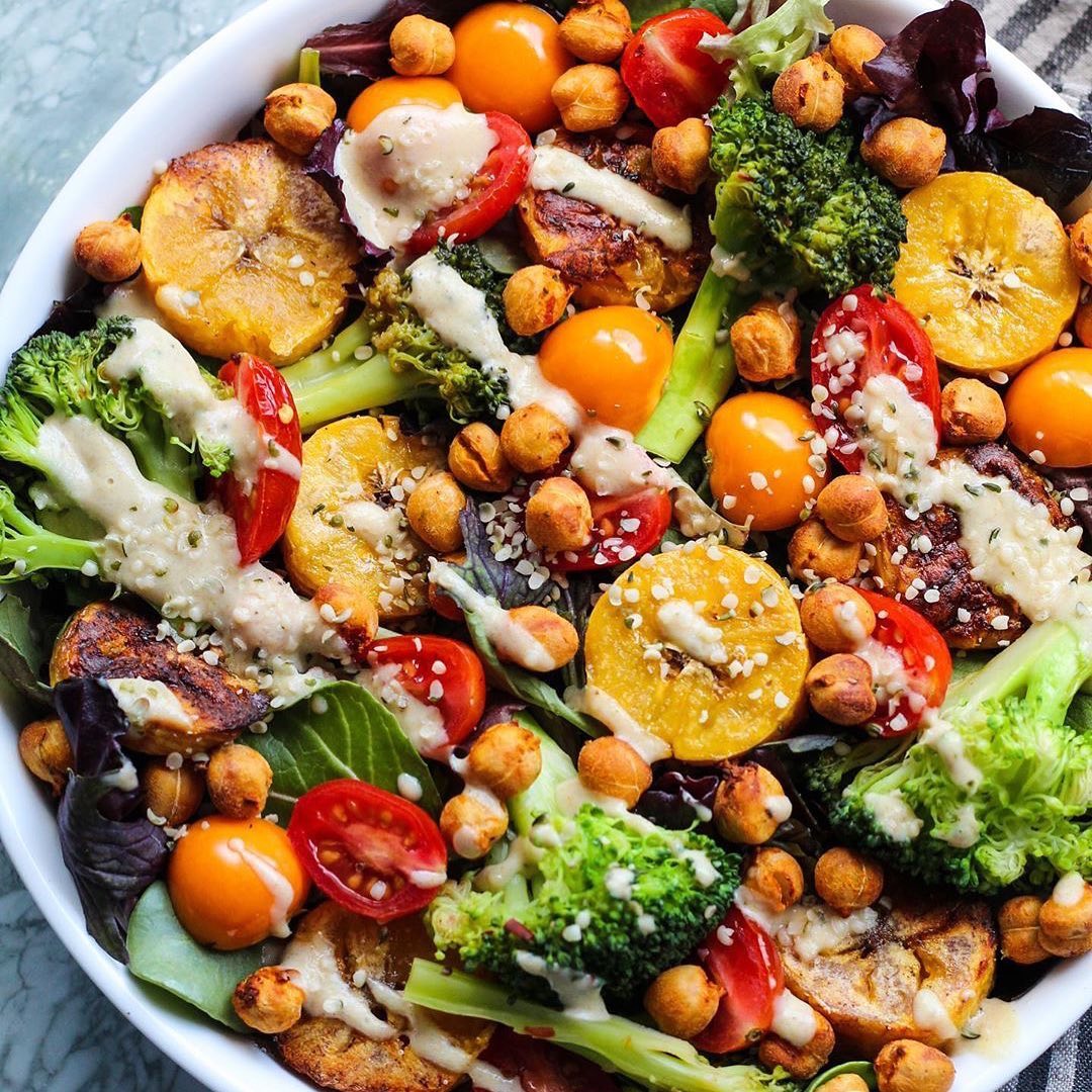 Nutritious Vegan Salad with Adobo Chickpeas