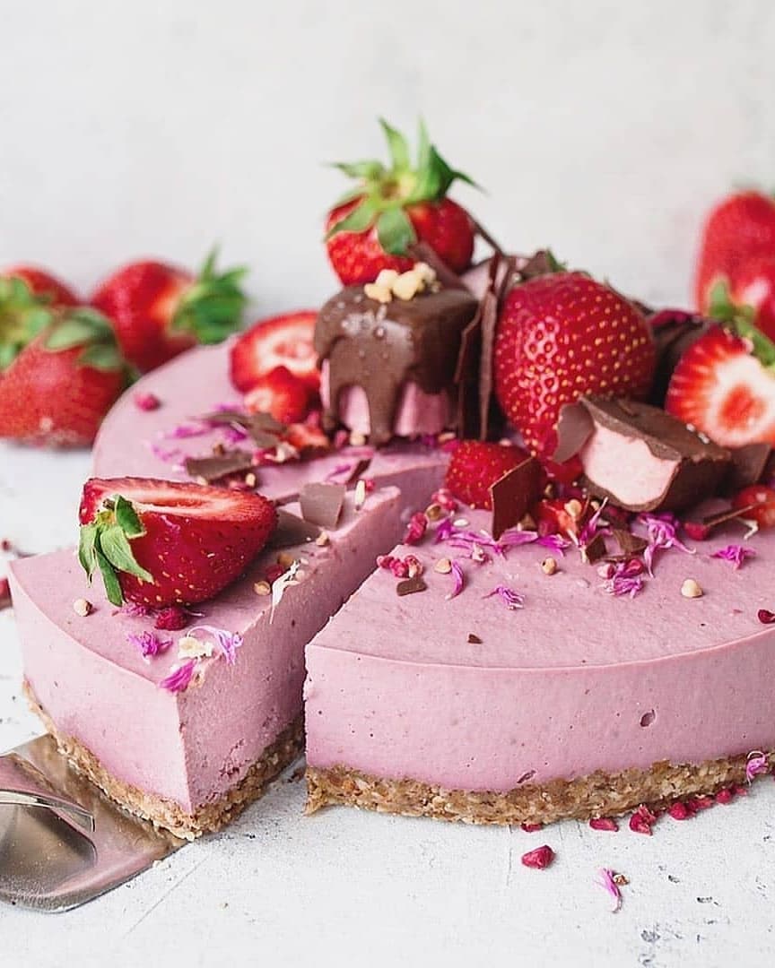 Strawberry or Raspberry Cake