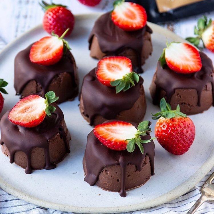 Raw Protein Chocolate Cakes