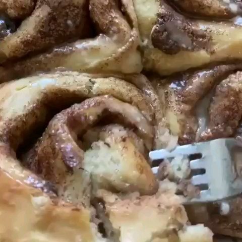 Vegan Cinnamon Rolls with Maple Glaze