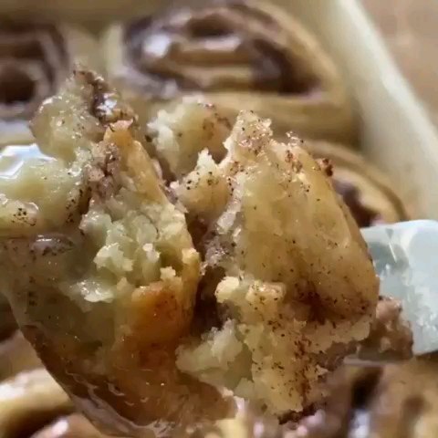 Vegan Cinnamon Rolls with Maple Glaze