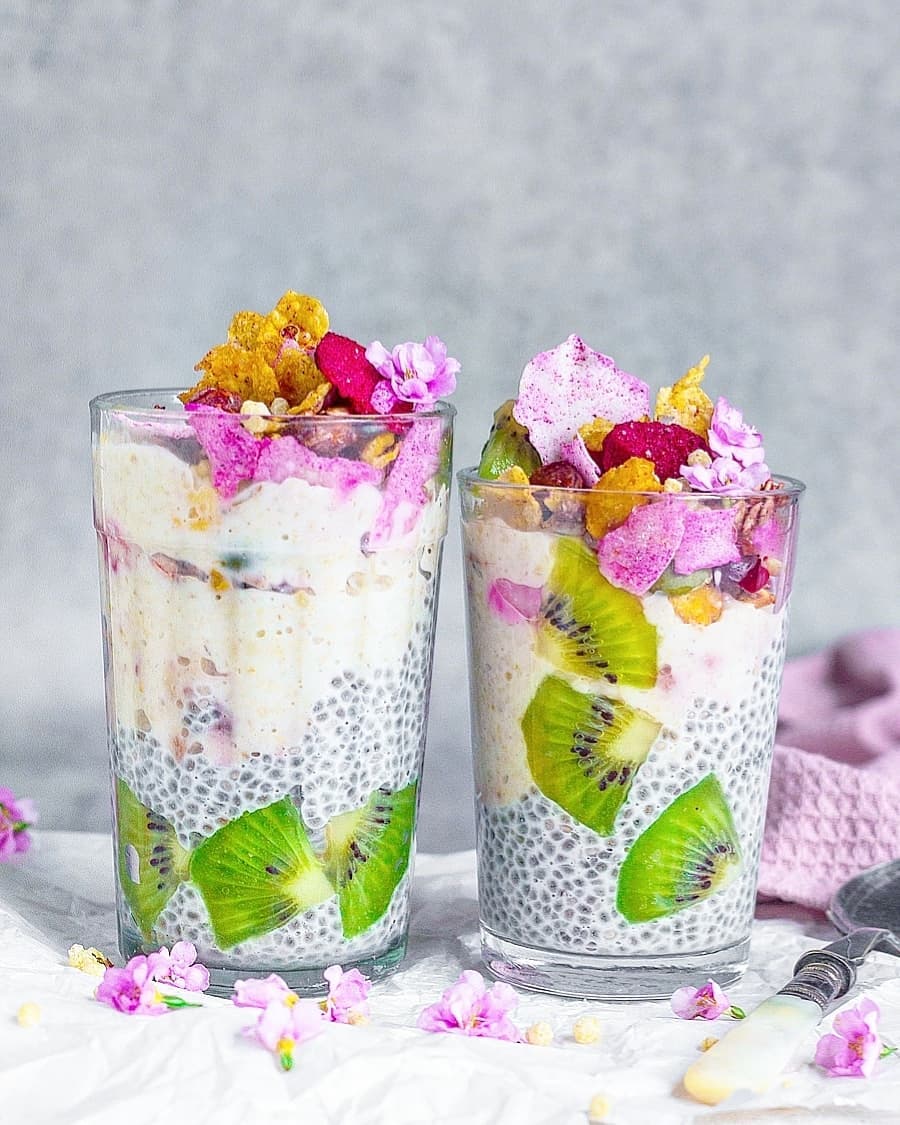 Warm Oats with Chia Seeds and Crunchy Cereals