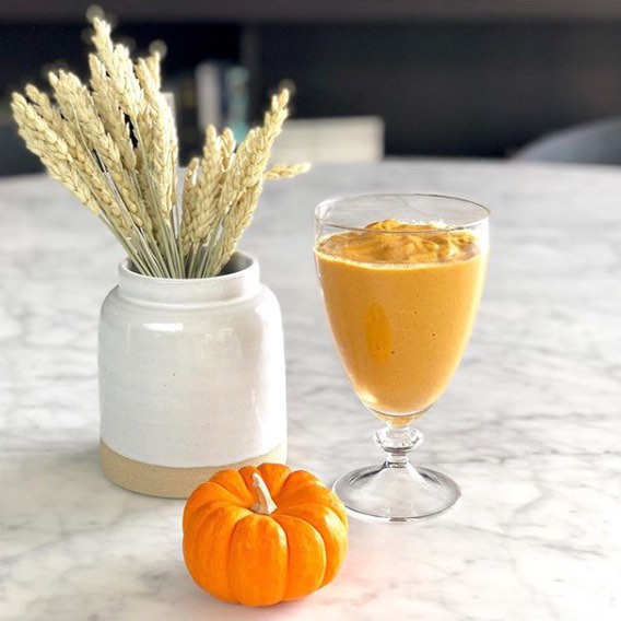 Delicious Autumn Pumpkin Pie Smoothie Drink