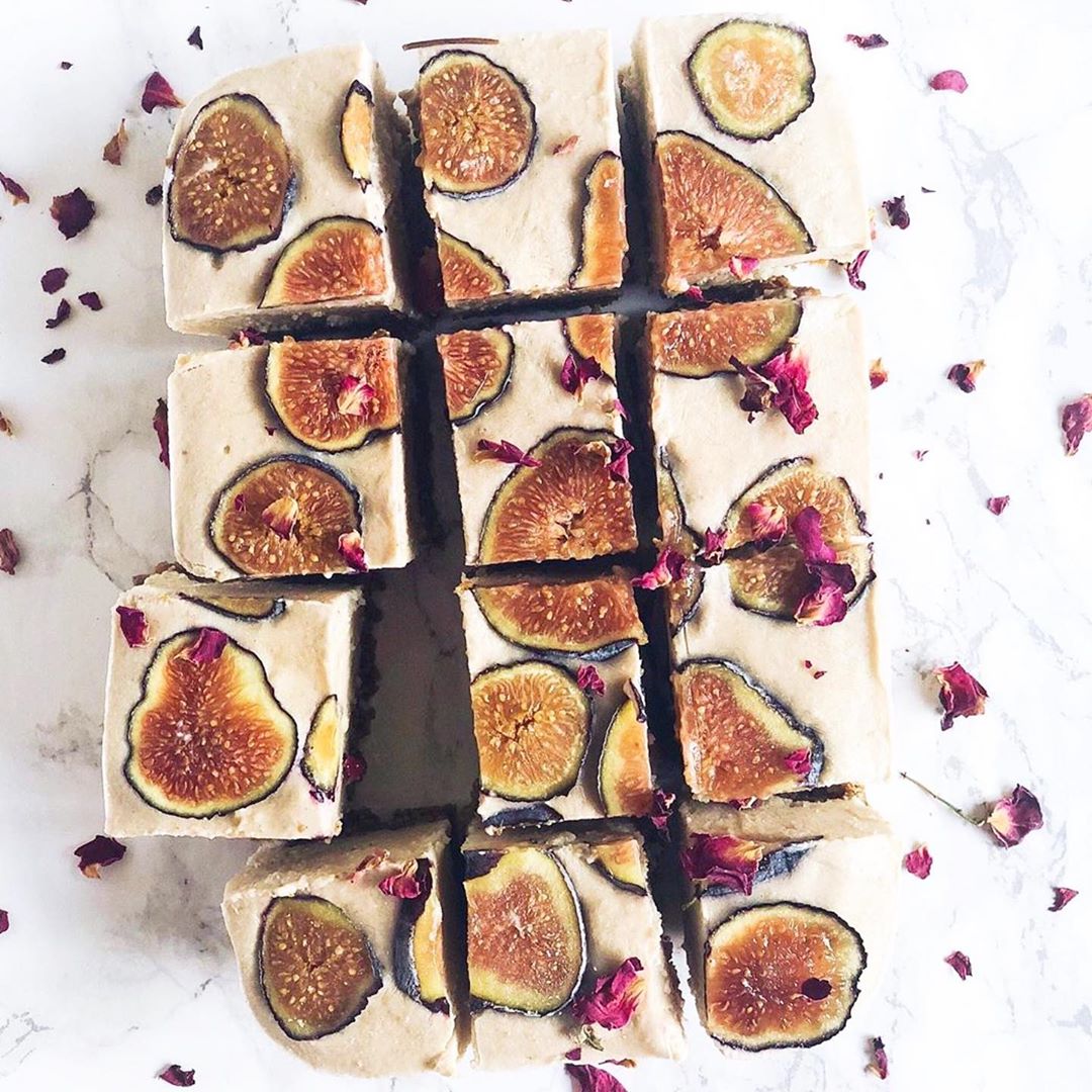 Raw Fig Cheesecake Bars