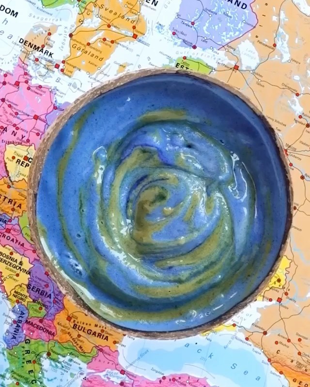 Earth Day Inspired Smoothie Bowl