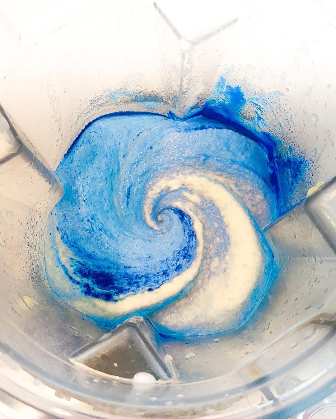Blue Spirulina Smoothie Bowl