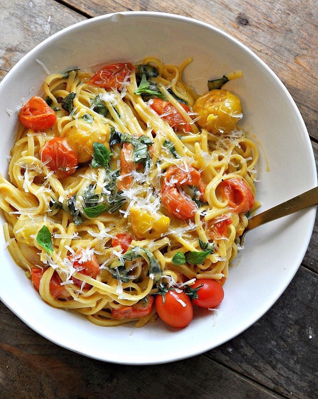 Vegan One Pot Caramelized Tomato Caprese Pasta