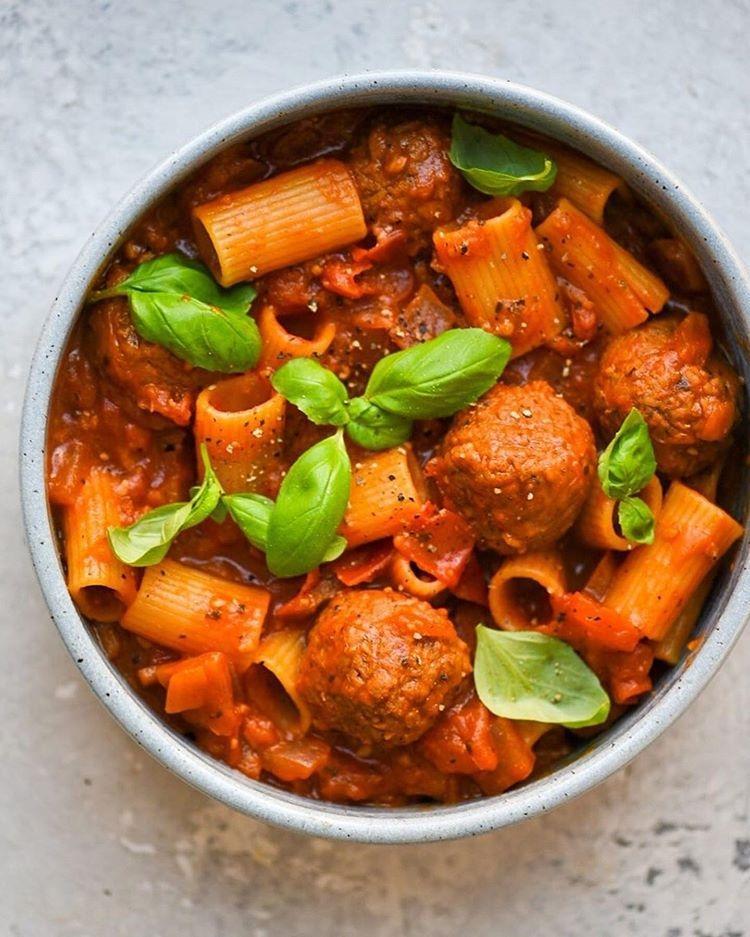 One-Pot Vegan Meatball and Tomato Pasta