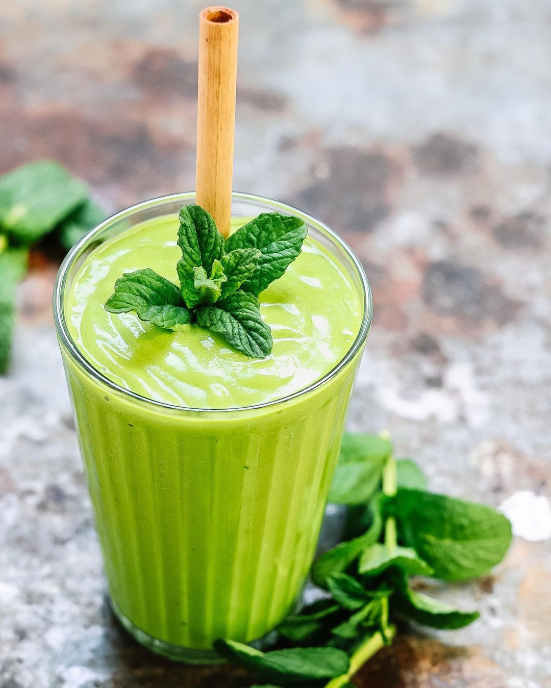 Green Smoothie with Spinach, Avocado, and Mint