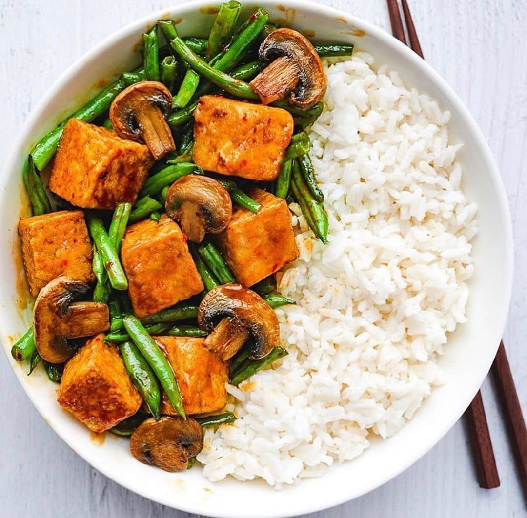 Crispy Tofu Stir-Fry with Mushrooms and Green Beans