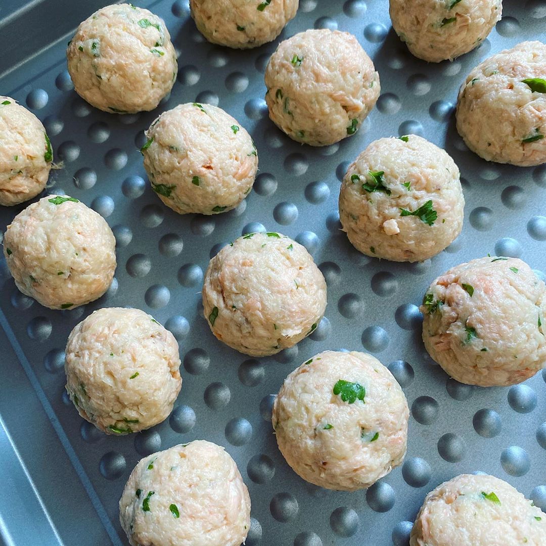 Simple Baked Salmon Balls with Potato and Lemon