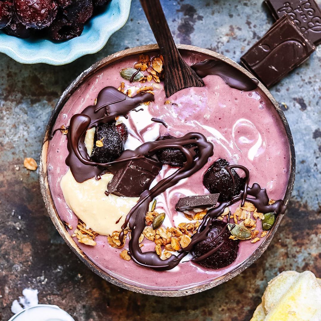 Acai Avocado Coconut Yoghurt Smoothie Bowl