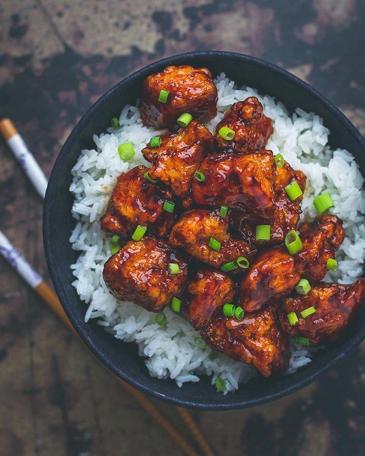 Sticky Tofu Bowl with Crispy Coating and Sauce
