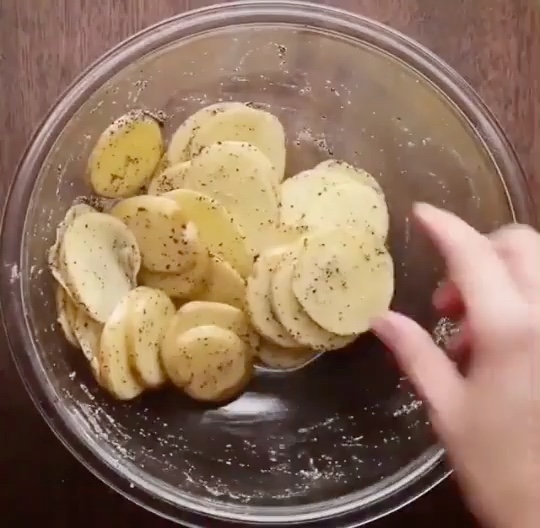 Homemade Salt and Vinegar Potato Chips