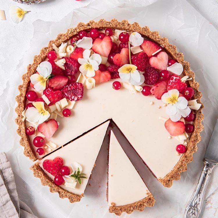 Spring tart with lemon custard and raspberry jelly