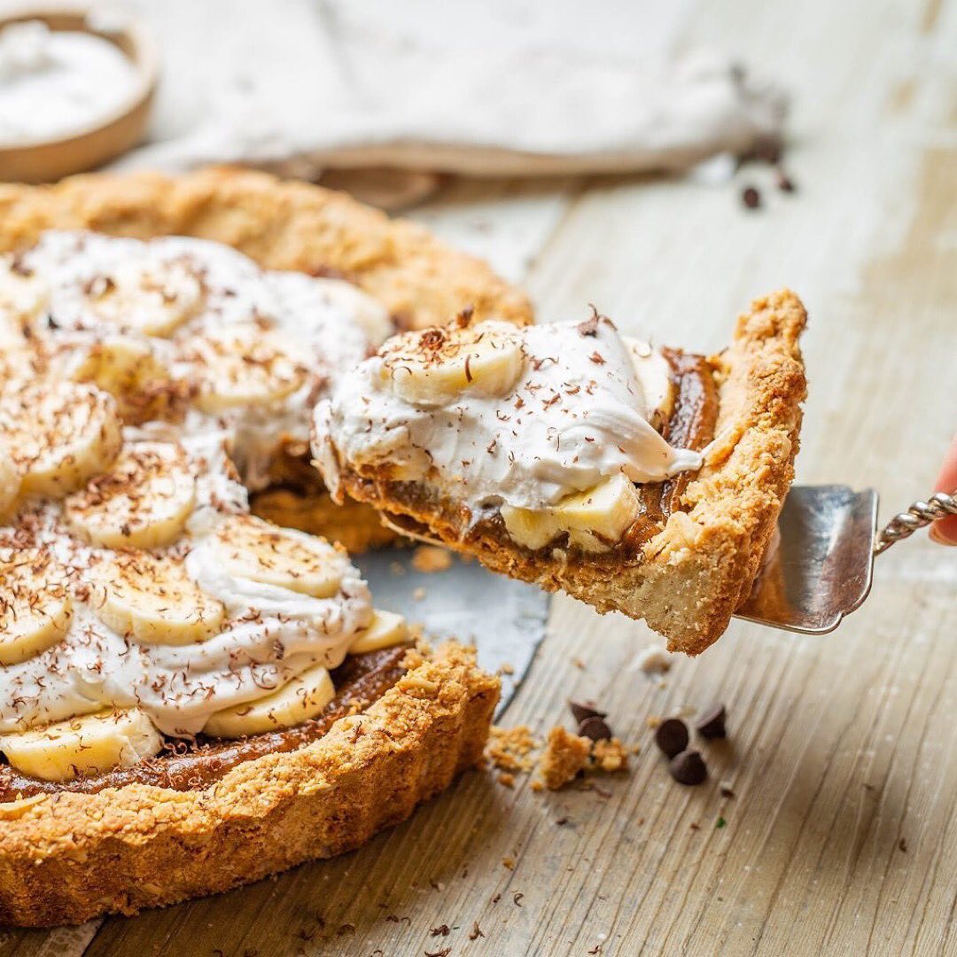 Vegan Banoffee Tart with Banana and Chocolate