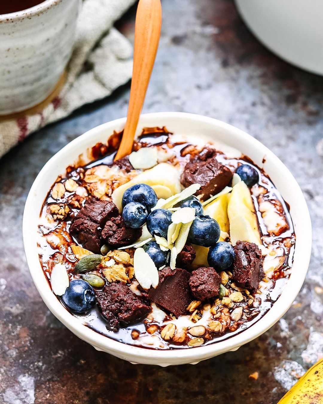 Almond Oat Porridge with Toppings