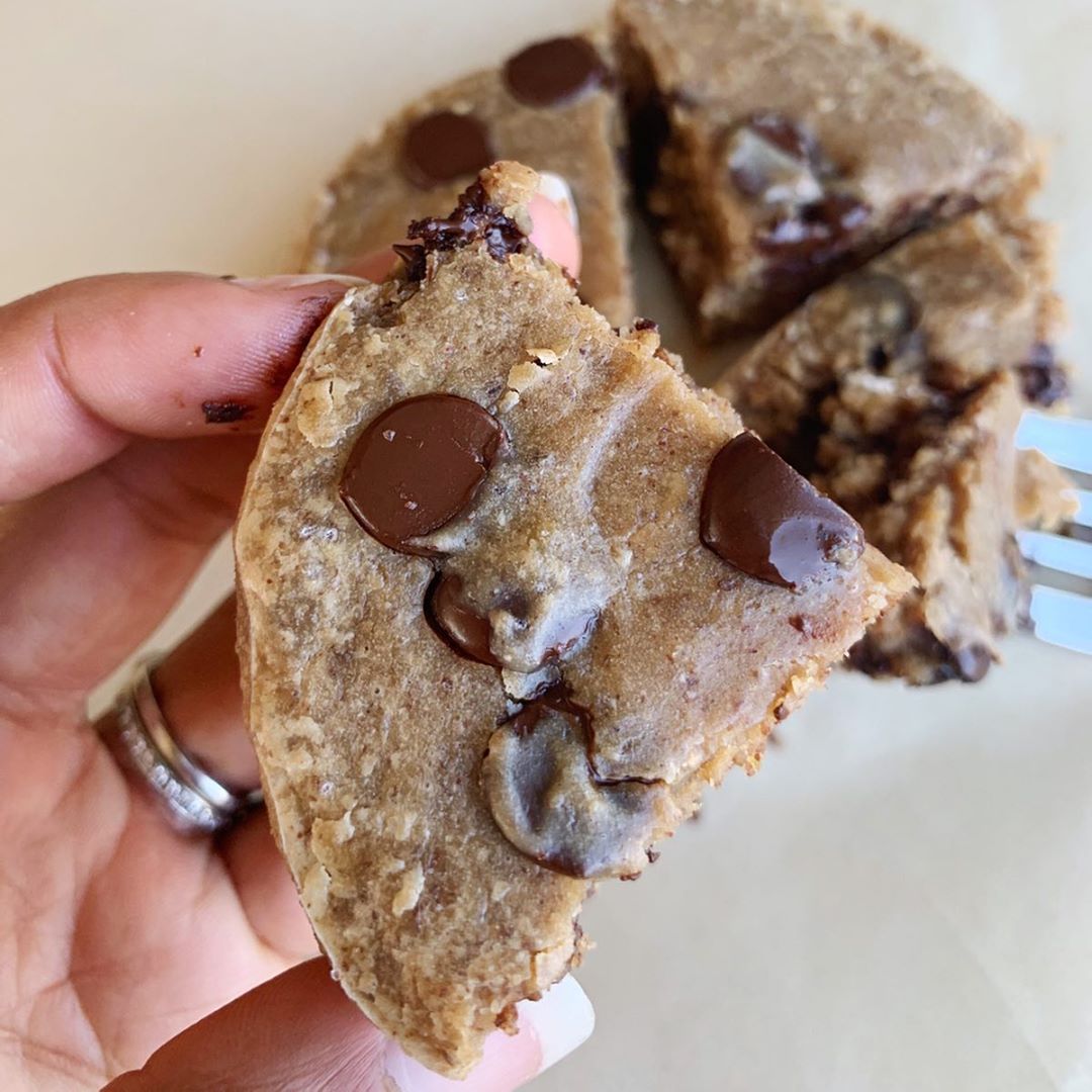 Thickest Densest 5-Ingredient Chocolate Chip Skillet Cookie Cake