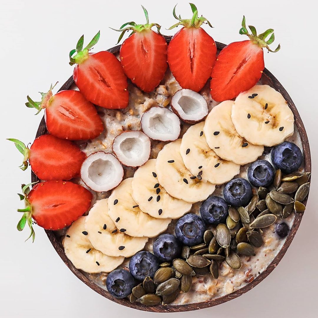 Vegan Oatmeal Porridge with Fruits