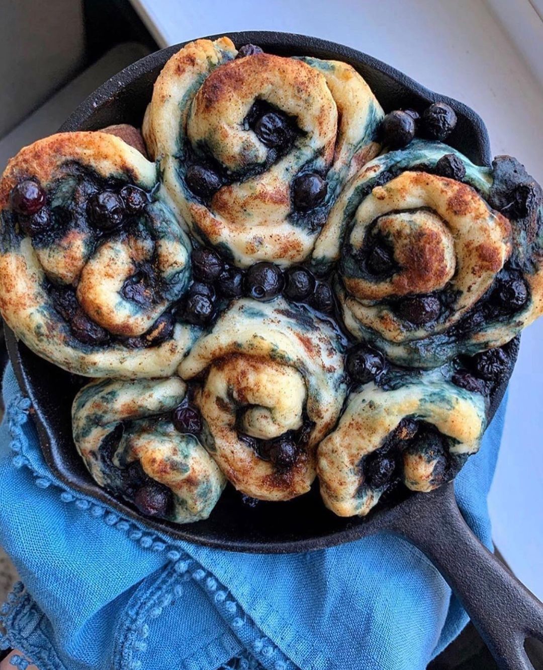 2-Ingredient Blueberry Cinnamon Rolls