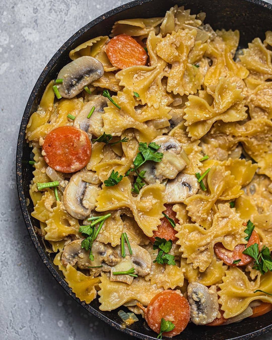Creamy Vegan Pasta with Spicy Cashew Sauce