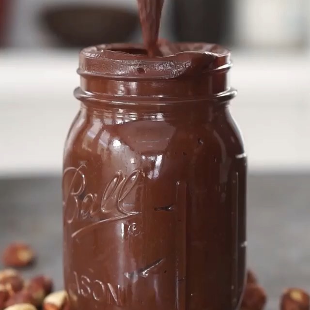 Creamy Homemade Vegan Nutella Spread