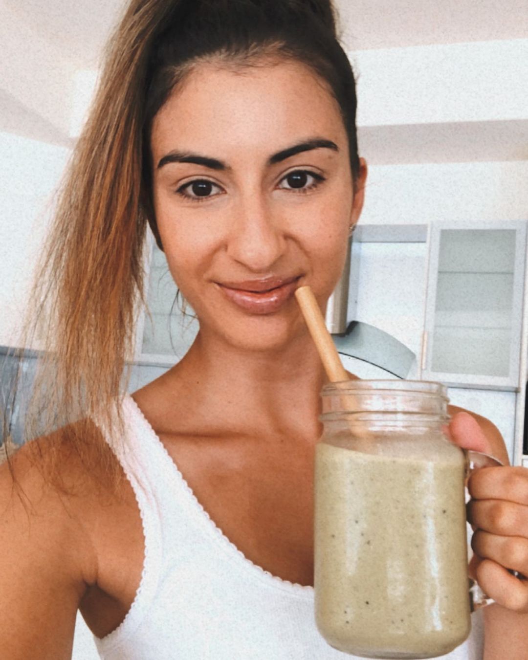 Alkalising Green Smoothie with Banana and Spinach