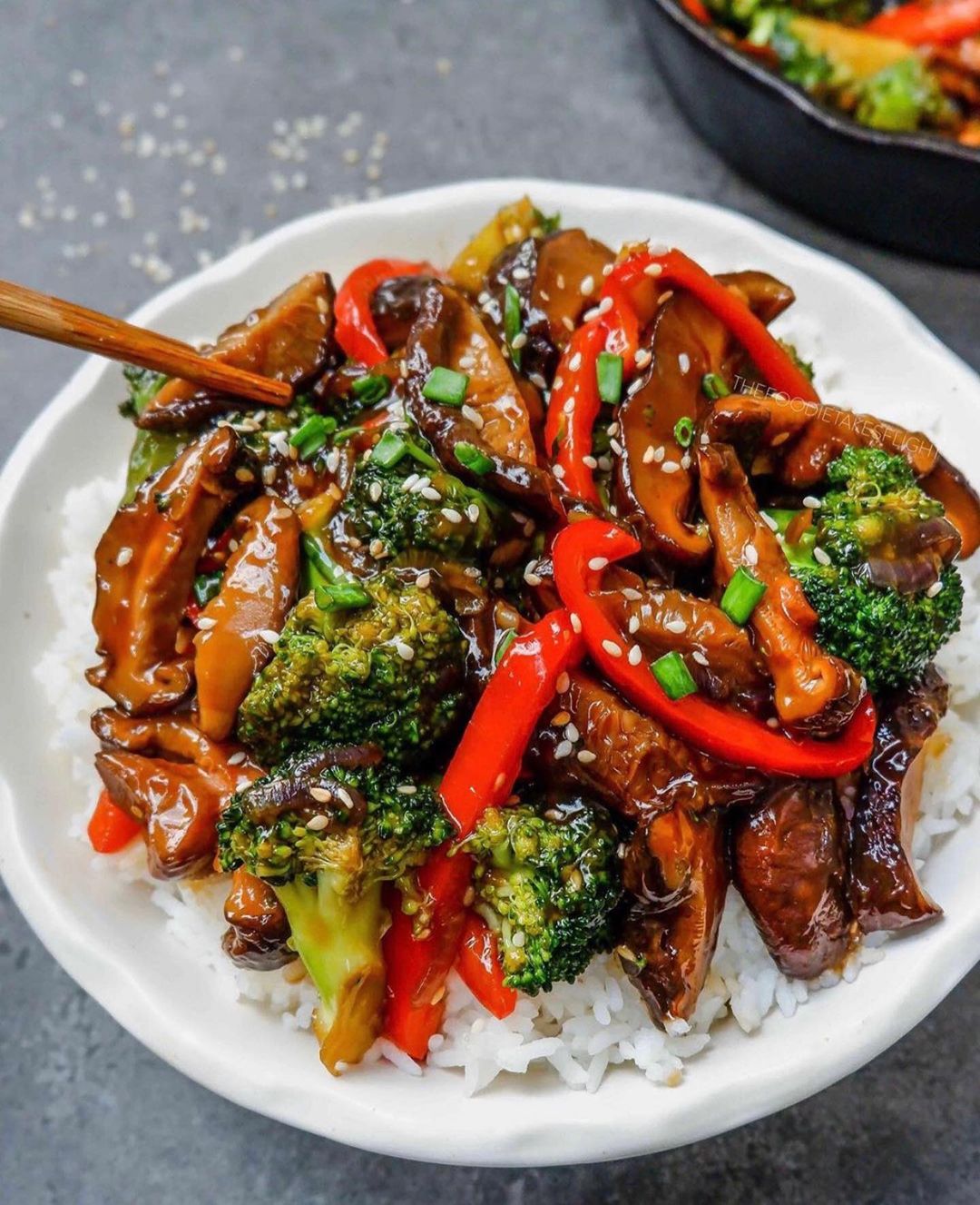 Chinese-Style Vegan Mushroom and Broccoli