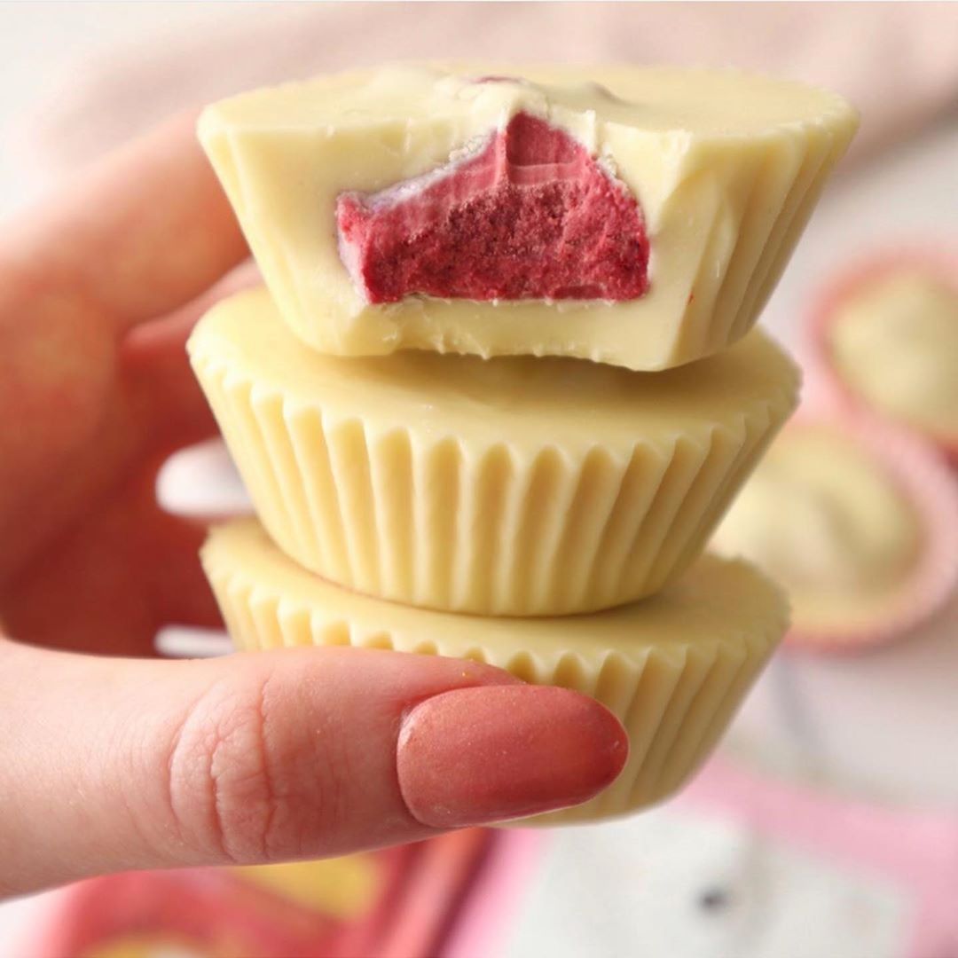 Pink White Chocolate Berry Cups