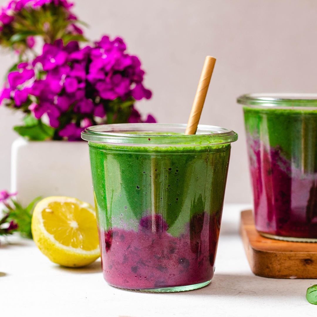 Green Smoothie with Blueberry and Ginger Compote