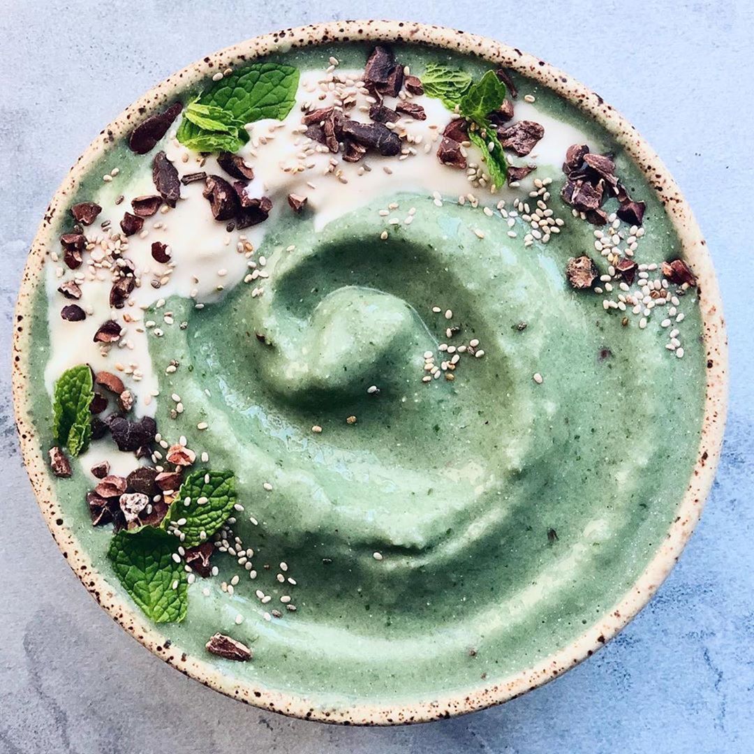 Chocolate Chip Mint Smoothie Bowl