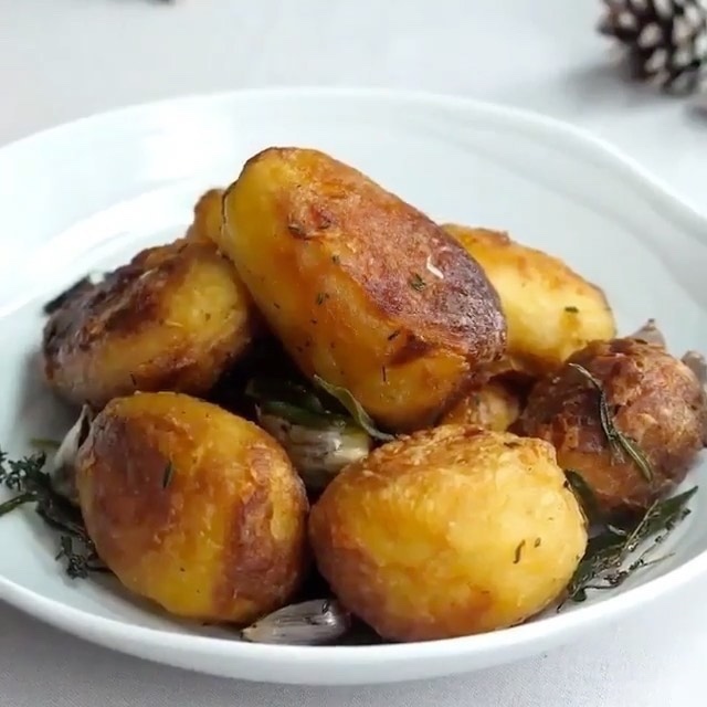 Perfect Roast Potatoes with Herbs and Garlic