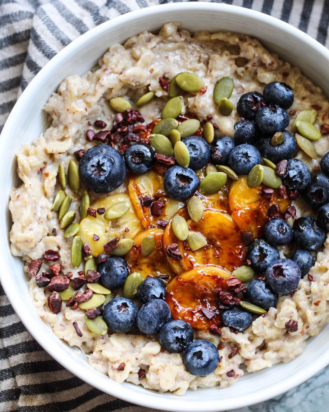 Vanilla Cardamom Oats with Caramelized Bananas