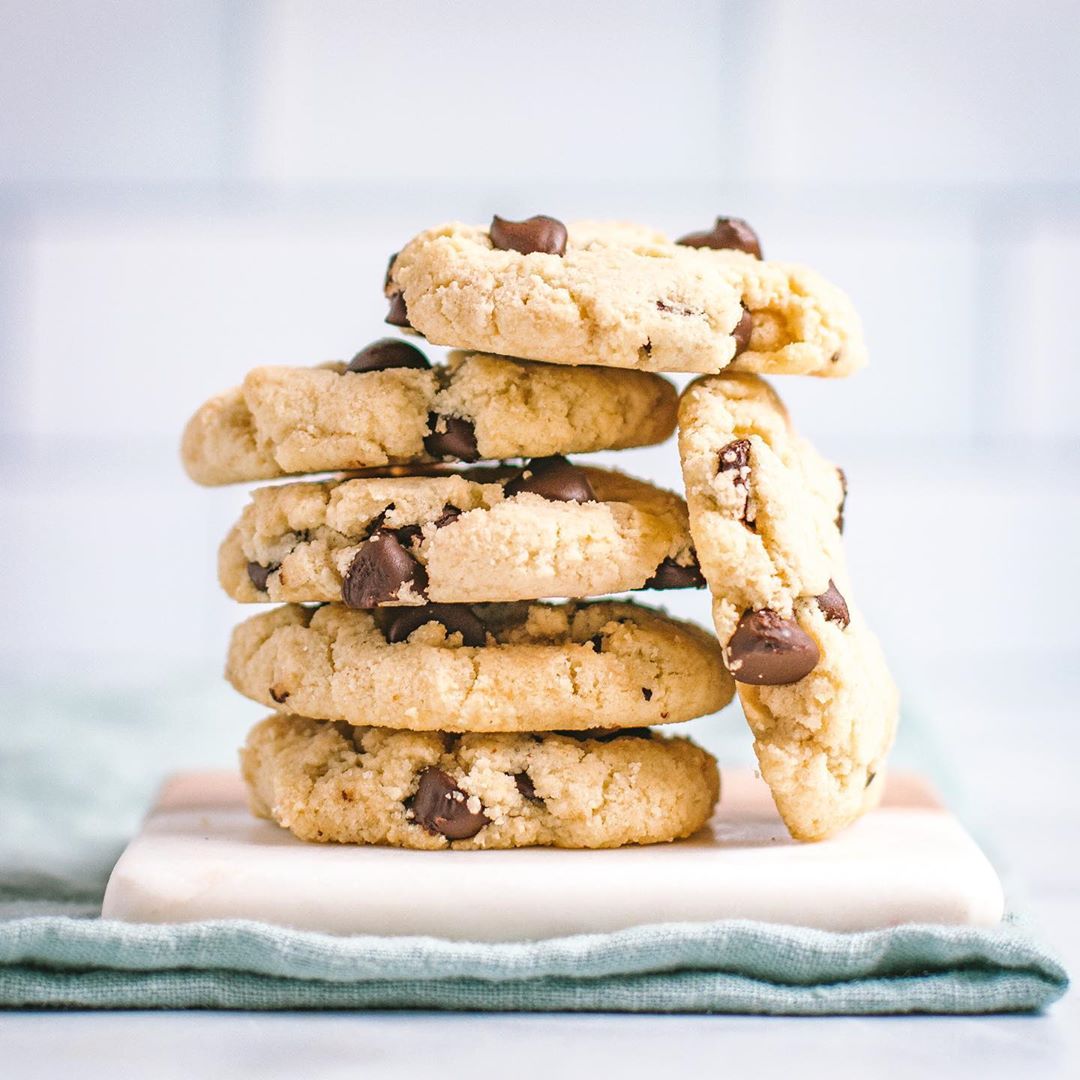 Almond Flour Chocolate Chip Cookies