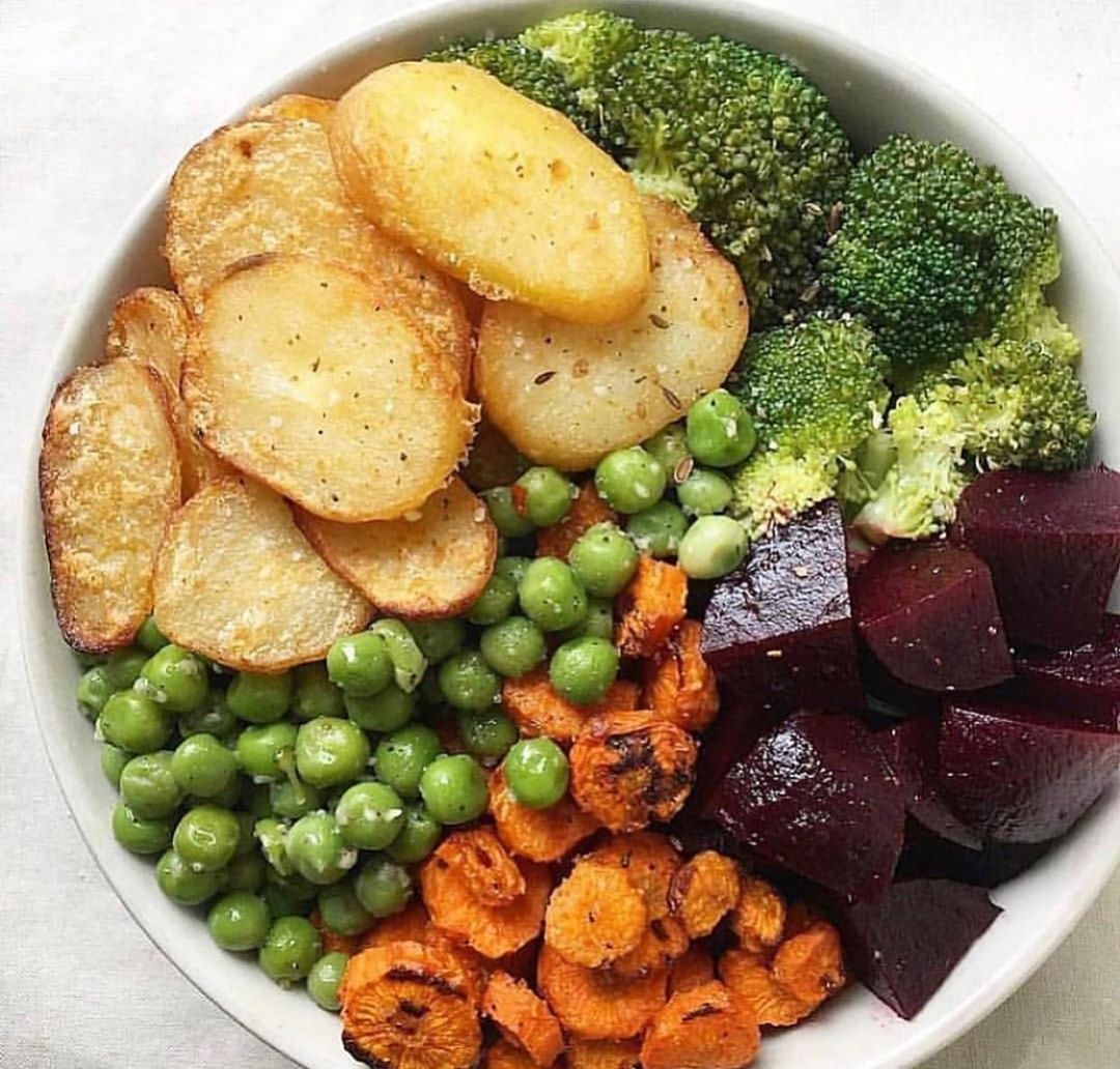Seasoned Baked Potatoes and Carrots Bowl