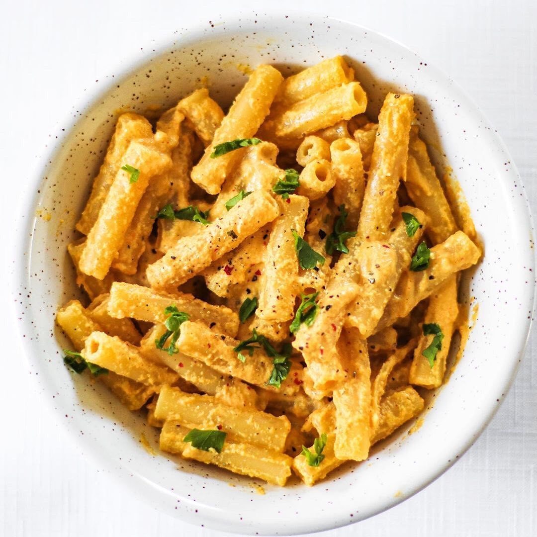 Simple Vegan Cheesy Pasta Sauce