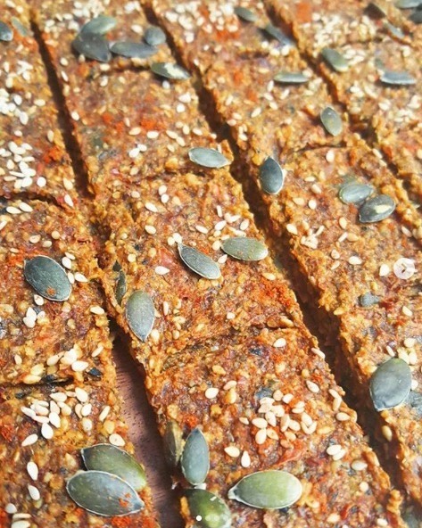 Raw Tomato Pizza Crackers