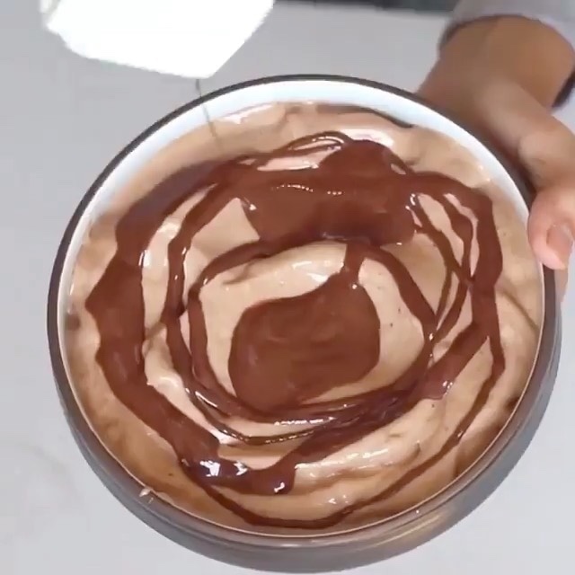 Chocolate Smoothie Bowl with Frozen Bananas and Cacao
