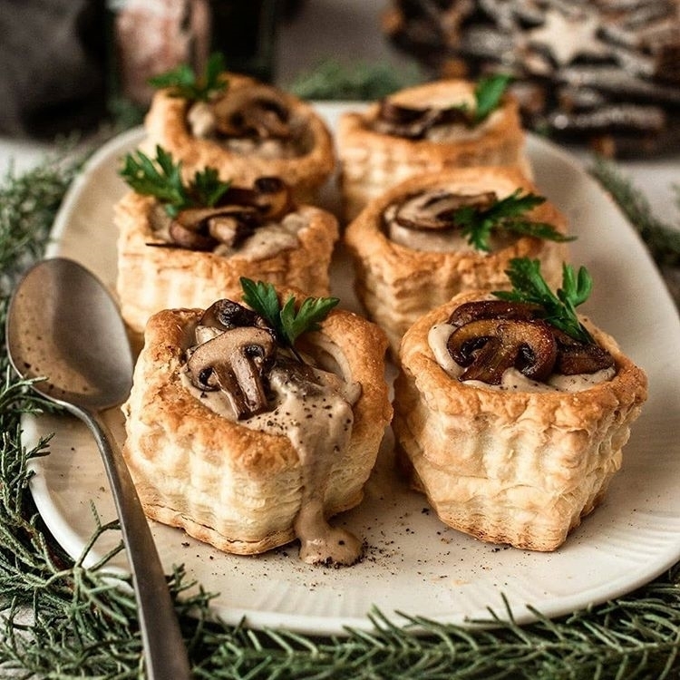 Pastetli with Mushrooms Sauce