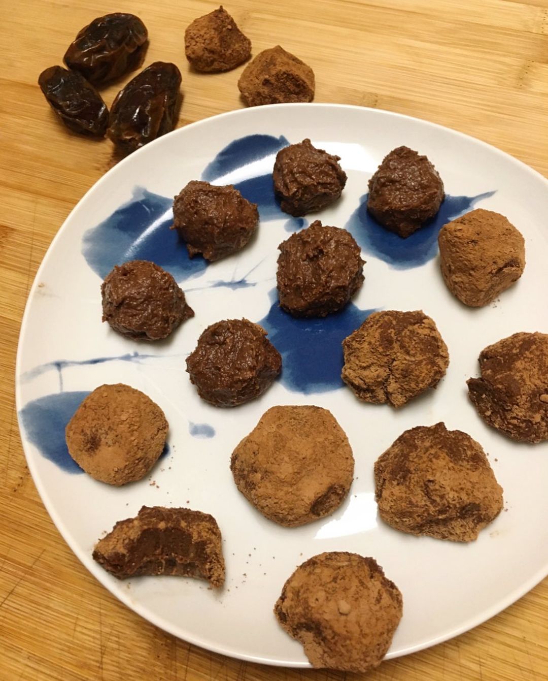 10 Minute Chocolate Date Truffles