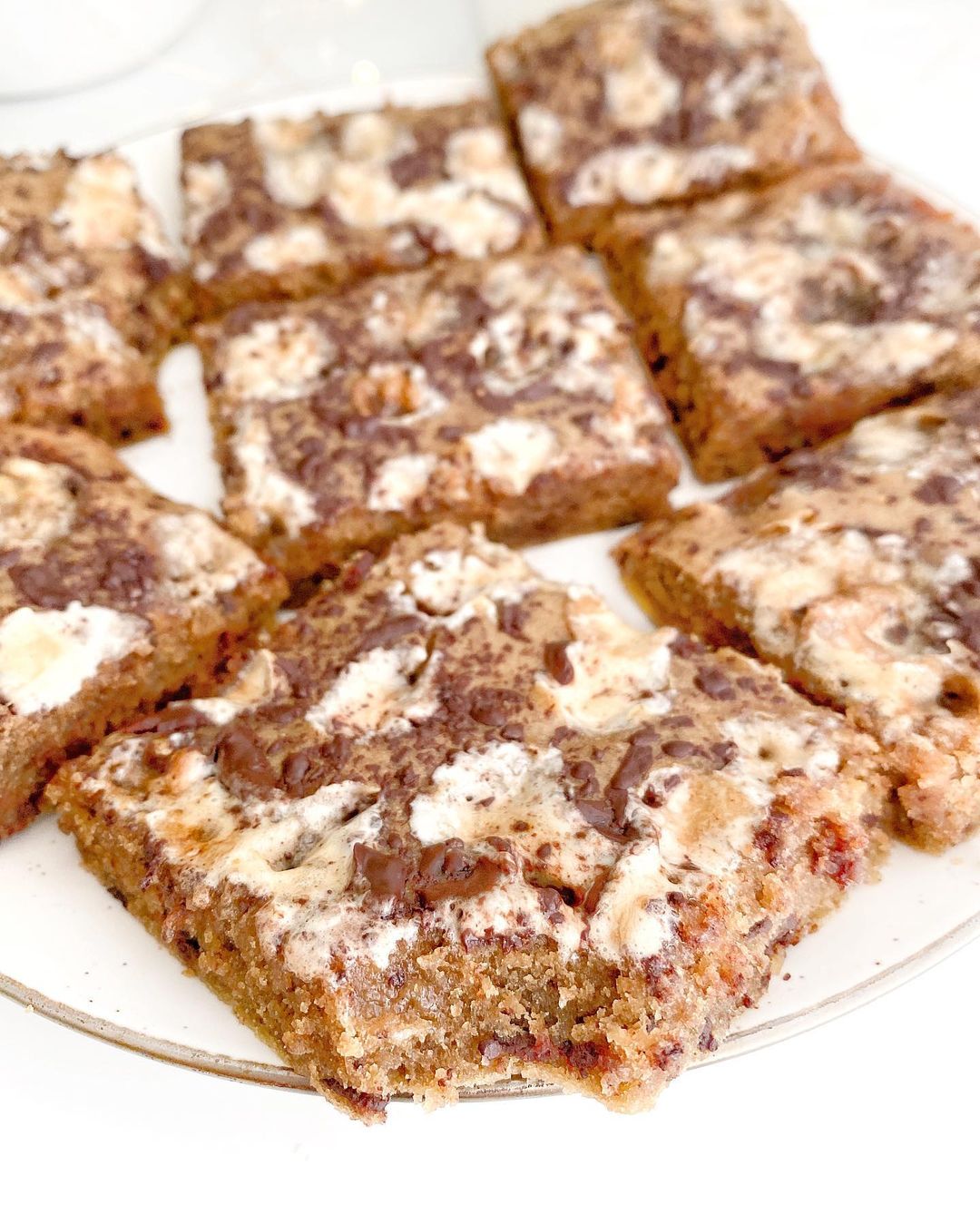 Easy S'mores Bars with Chocolate and Marshmallows