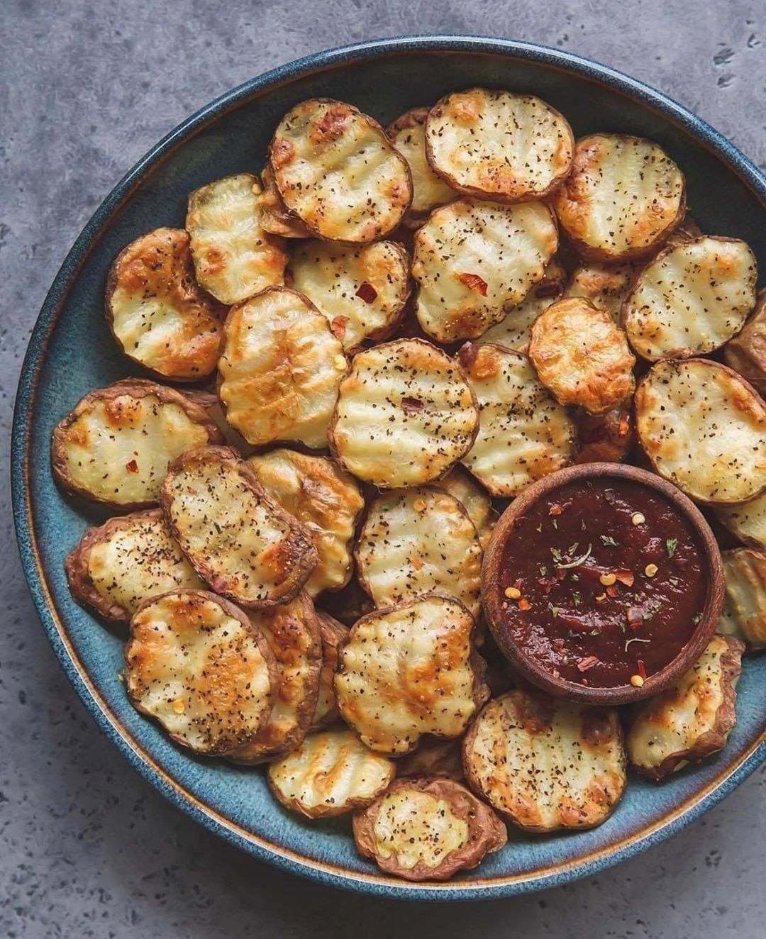 Crispy Baked Red Potato Snacks with Spicy Ketchup