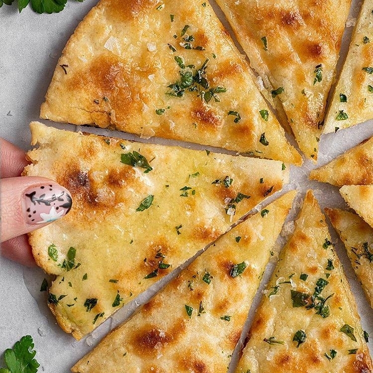 Super Easy Vegan Garlic Bread Pizza