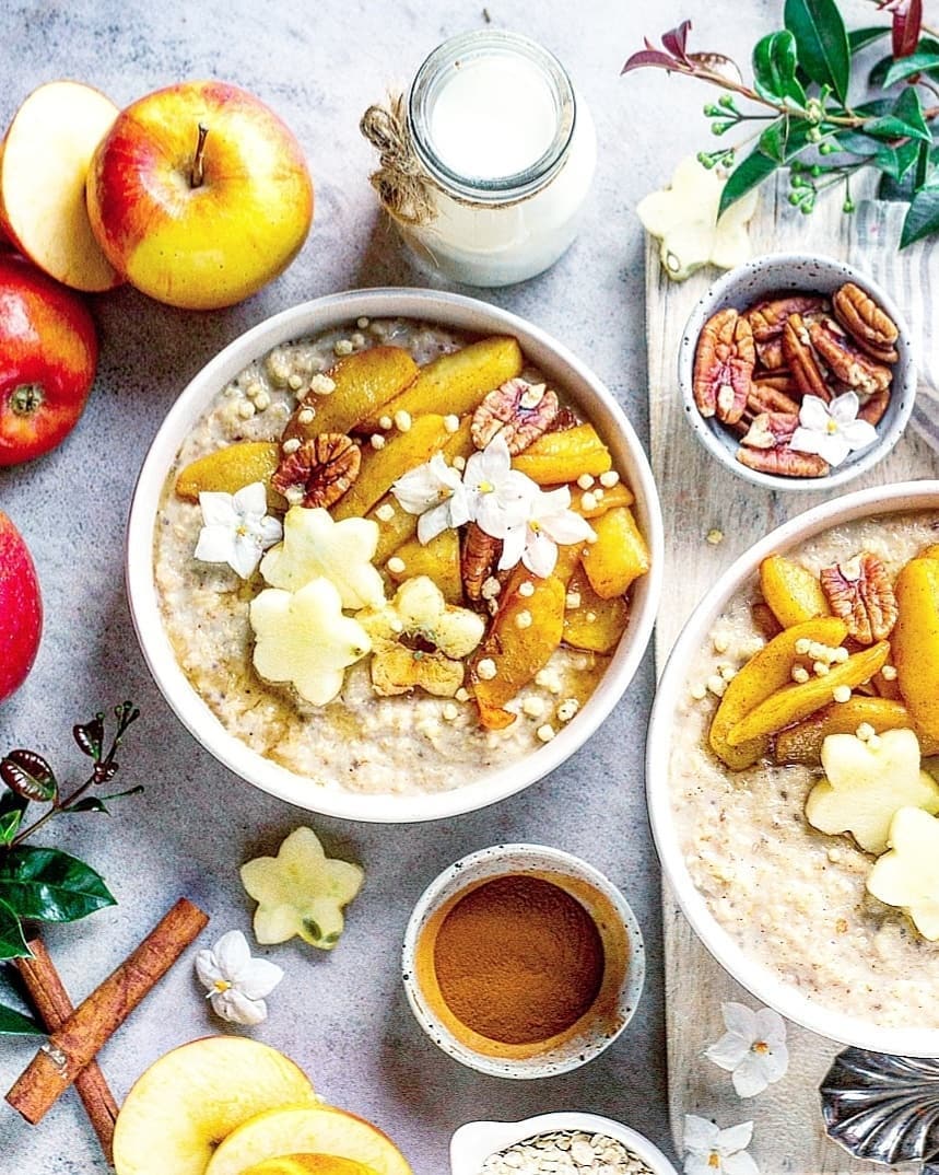 Creamy Oatmeal with Caramelized Apples
