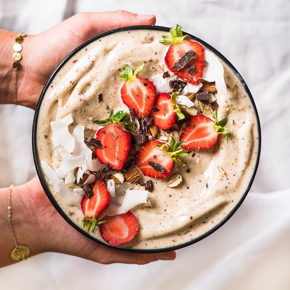 Frozen Banana Chocolate Smoothie Bowl