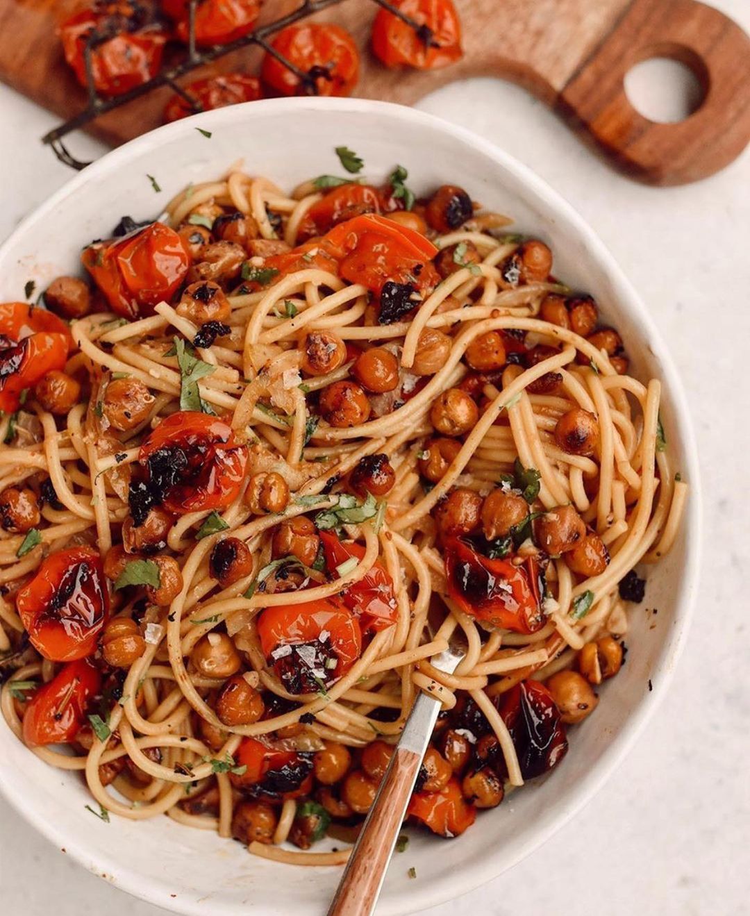 Garlic Roasted Tomato Chickpea Pasta