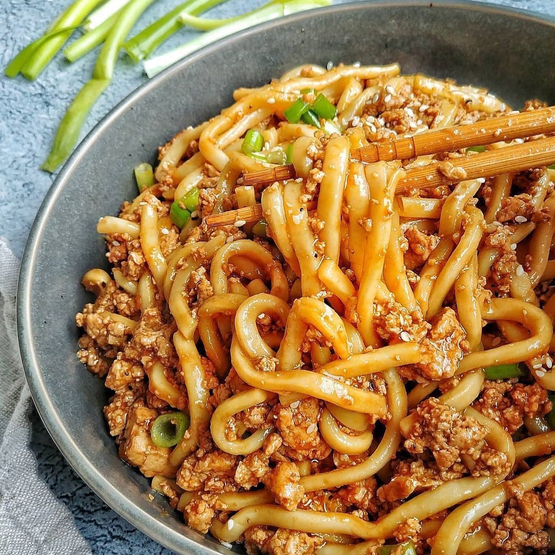 Udon Noodles with Delicious Mildy Spicy-Sweet Sauce with Scallions and Tofu